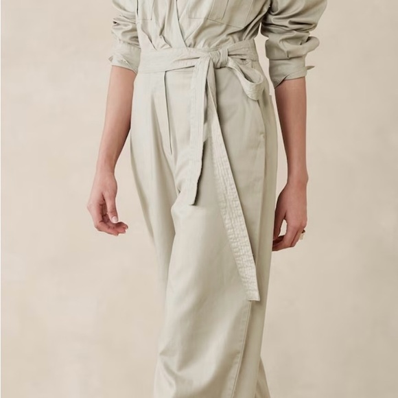 New with tags banana republic khaki jumpsuit - Picture 2 of 6